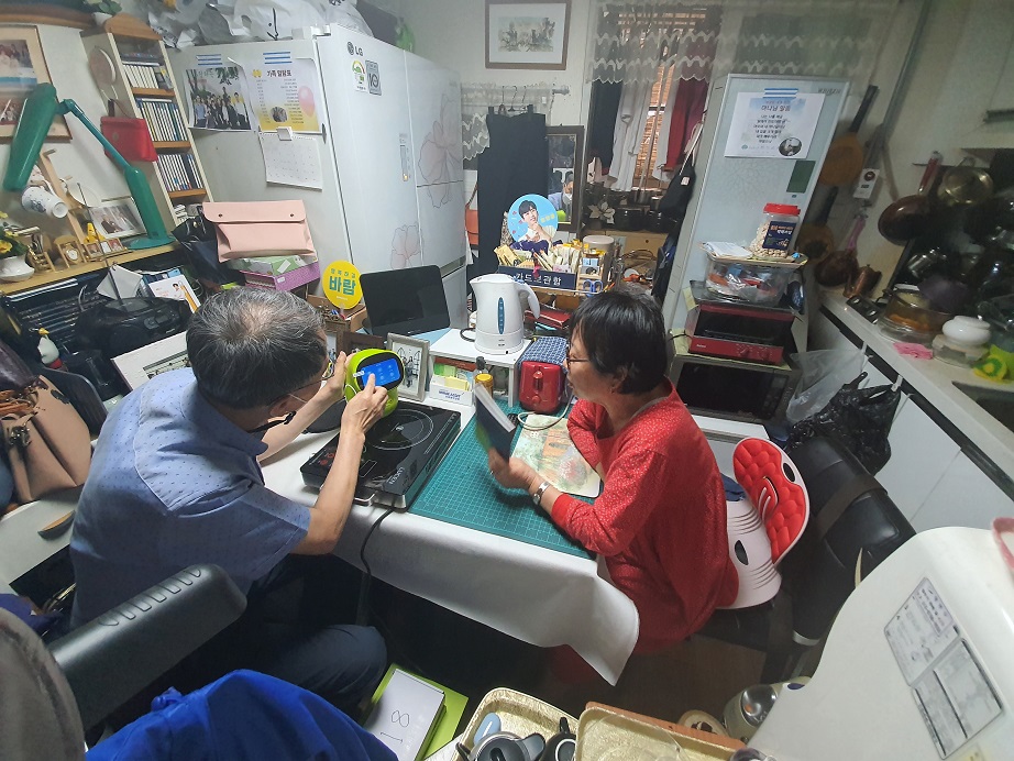 서울 서초구, 독거 어르신 댁에 ‘찾아가는 문화체험’ 진행