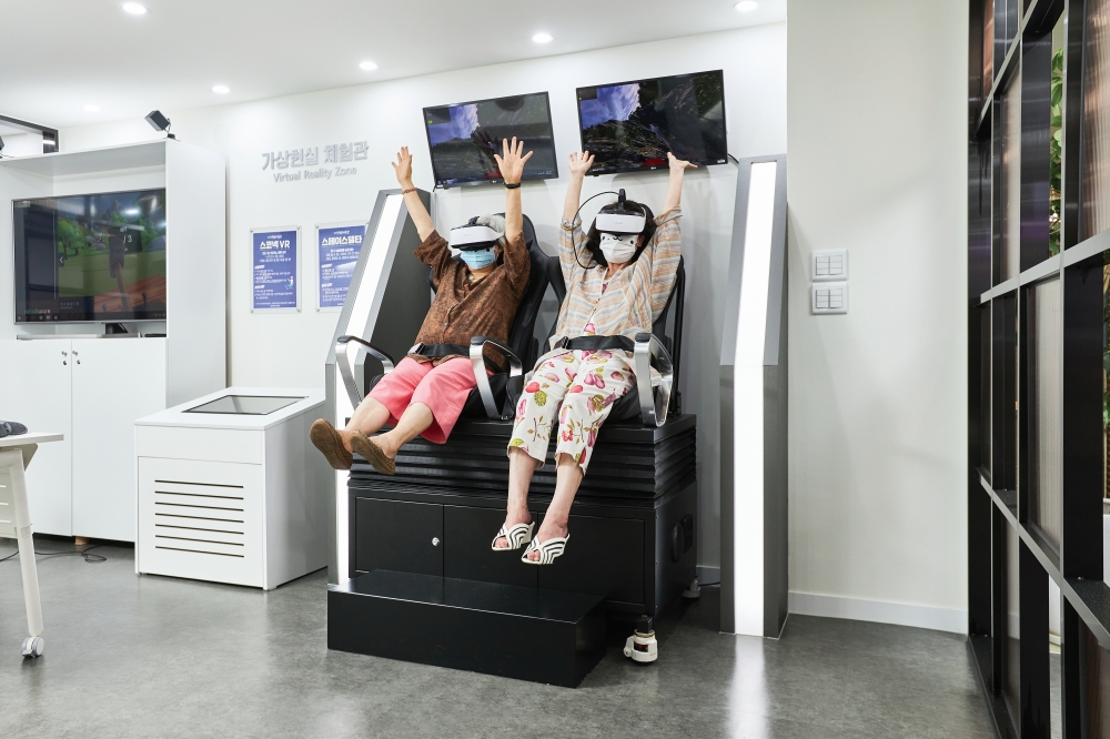 어르신을 위한 ‘강남 메타버스 체험관’ 개관!