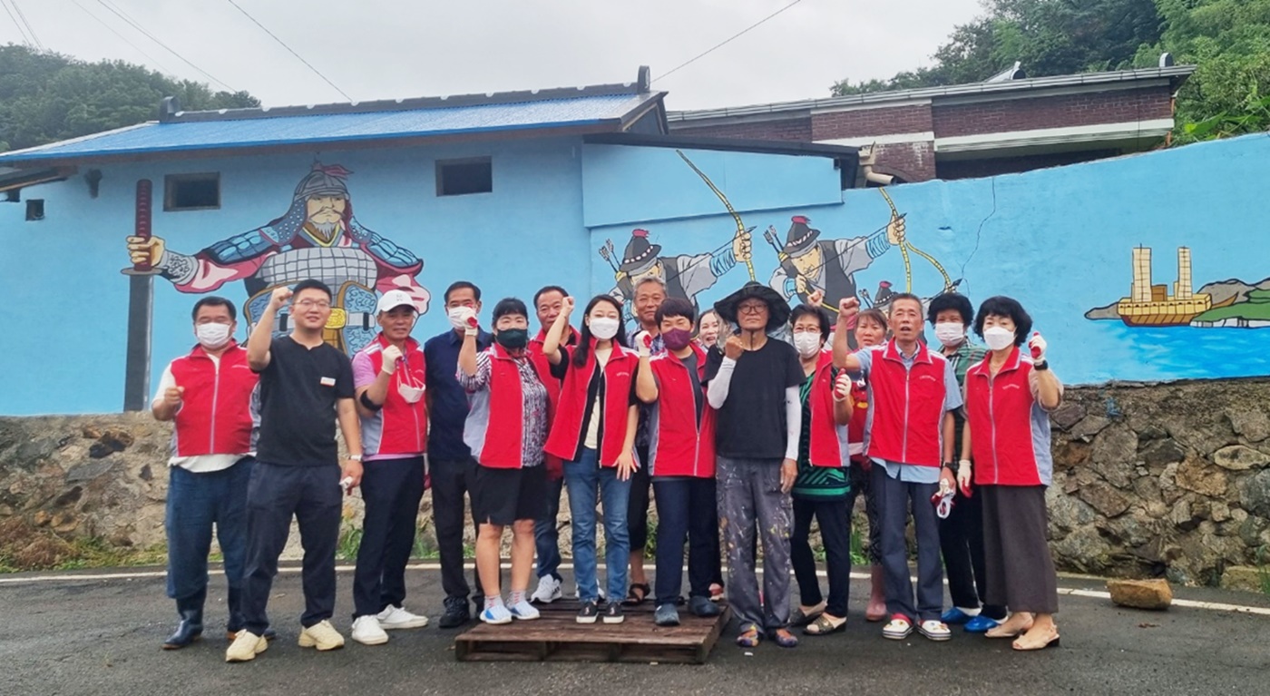 나주시 문평면, 나대용 장군 일대기 다룬 오륜마을 벽화 눈길