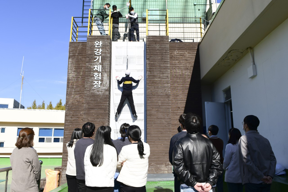 대전 중구, 비상탈출 대비 완강기 사용법 교육