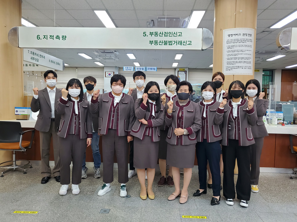 고창군 민원실, 새 근무복으로 친절하게 모십니다