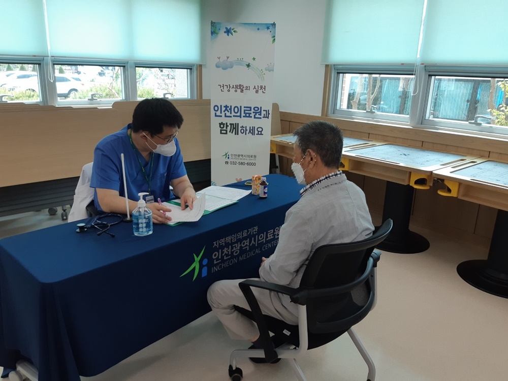인천 동구 치매 전담 주간보호센터, 인천의료원과 연계한 ‘찾아가는 의료지원 서비스’ 실시