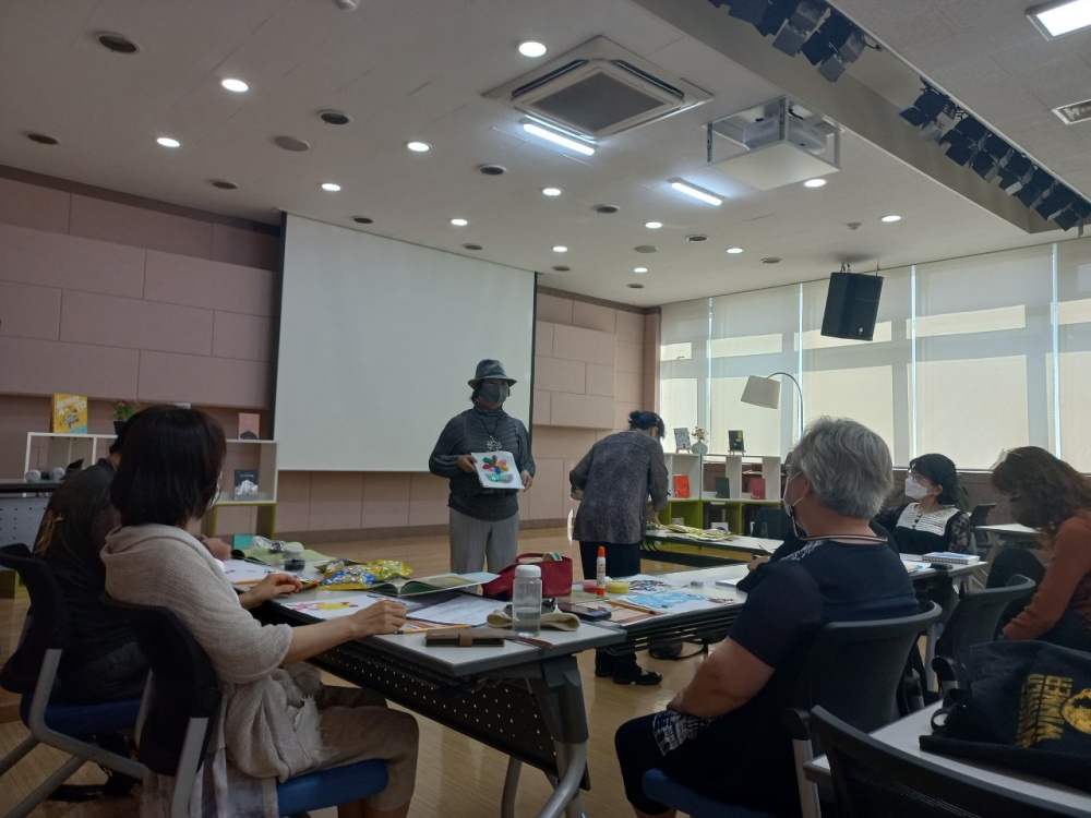 동두천 시립도서관, 노년을 맞이하는 ‘내 인생의 그림책’ 성료