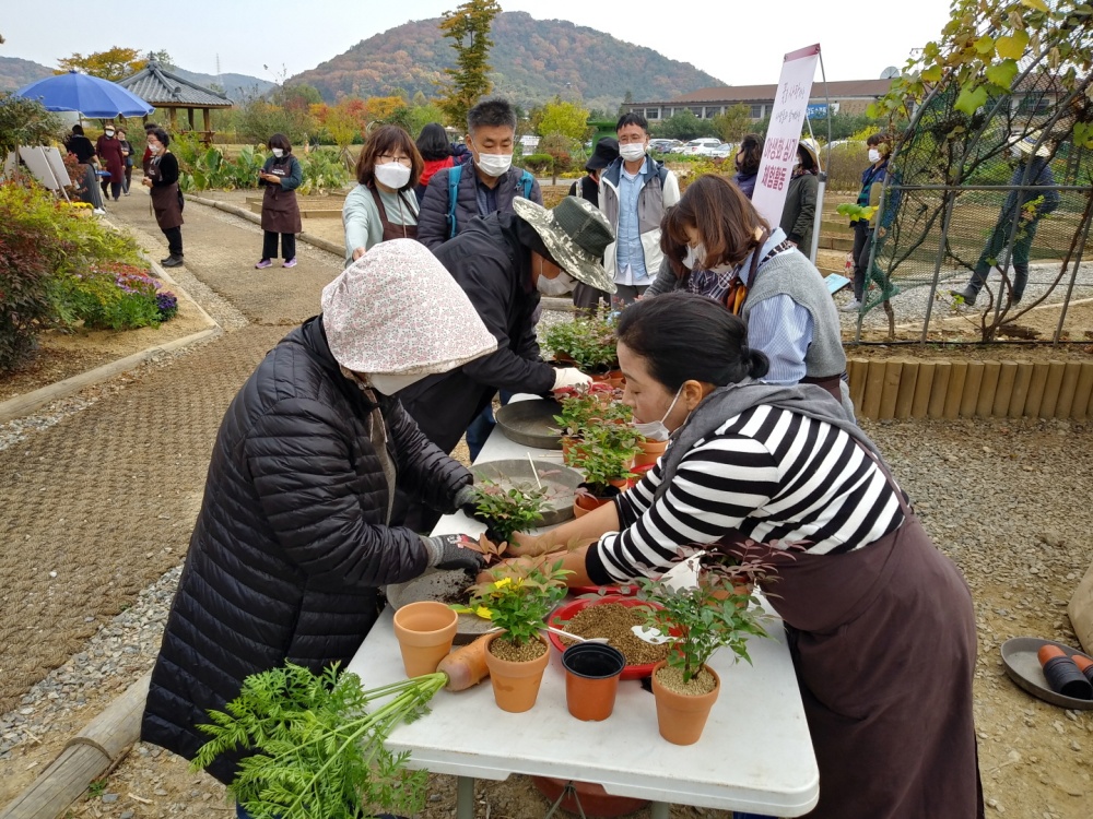시흥시, 제16회 자생식물 작품 전시회 개최