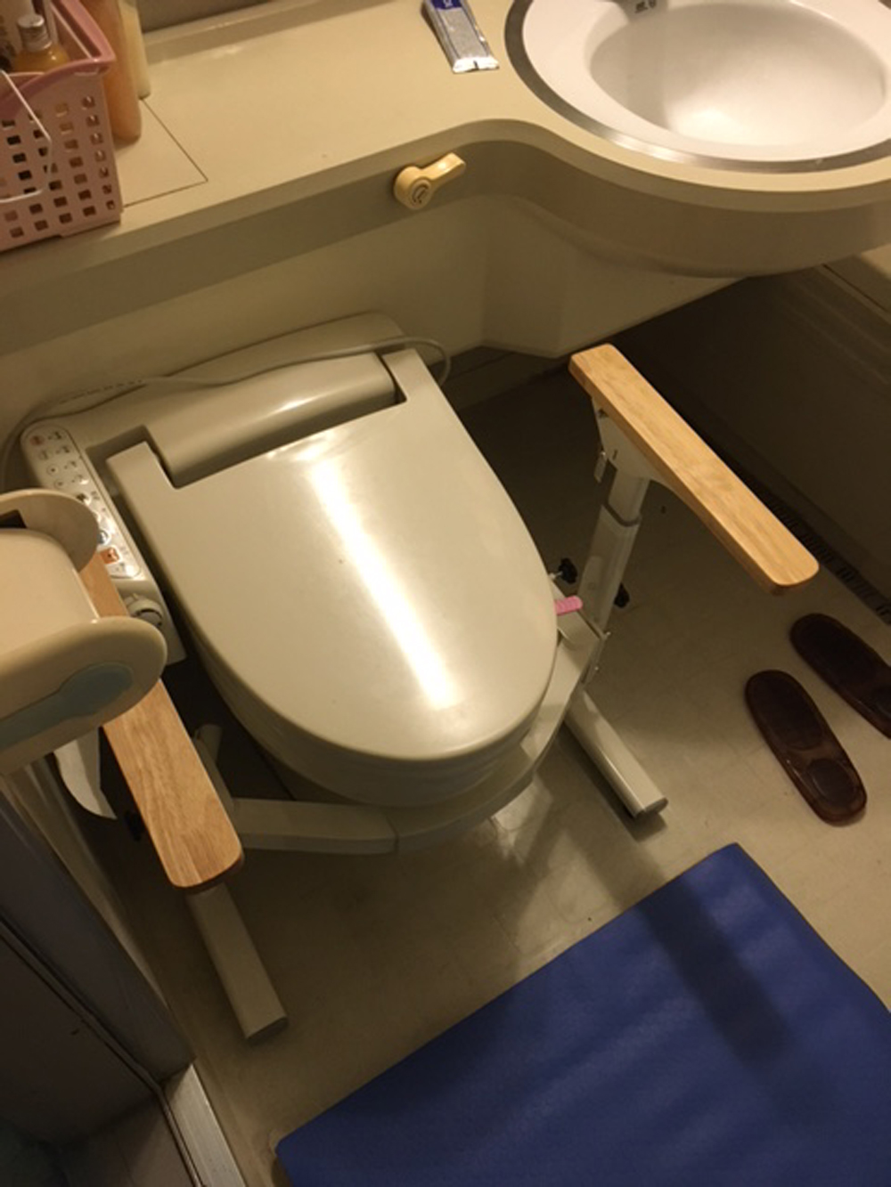 제천시 신백동지역사회보장협의체,  거동불편 어르신 가구 화장실 안전용품 지원