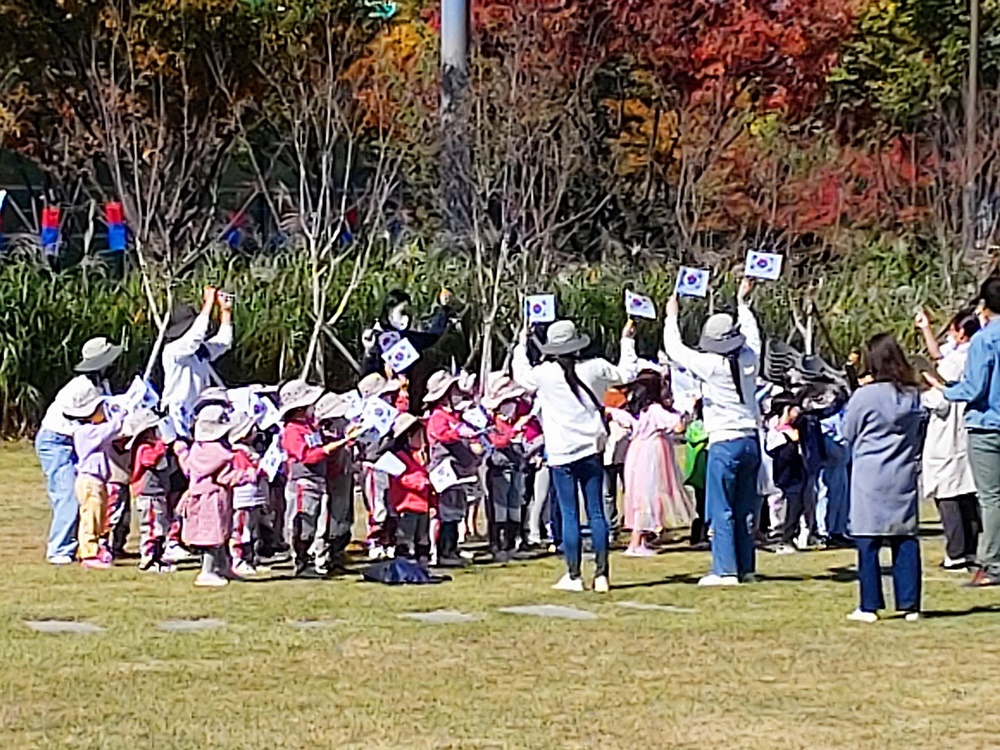 부산 기장군, 제8회 정관 생태하천 학습문화축제 길놀이 퍼레이드 열어