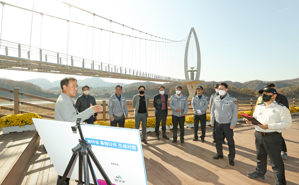 임실군, 옥정호 출렁다리 관광명소 급부상…안전관리 최우선