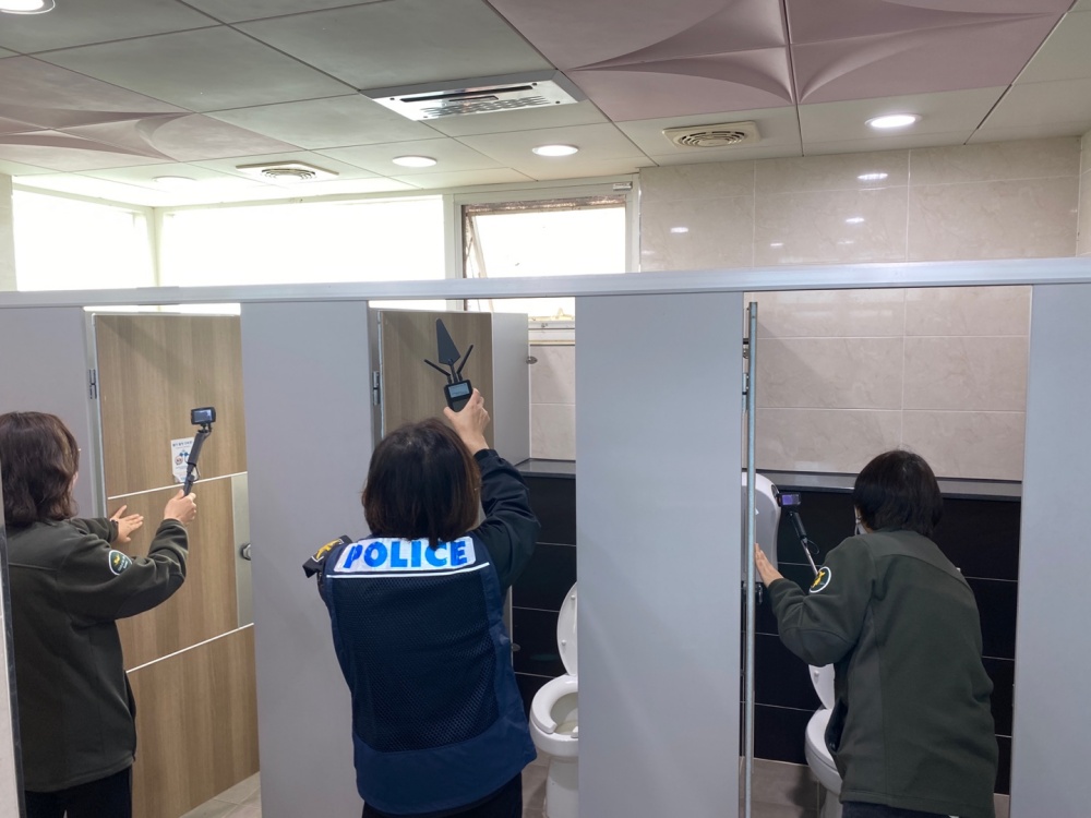 군위군, 공중화장실 및 청소년 유해환경 합동 점검