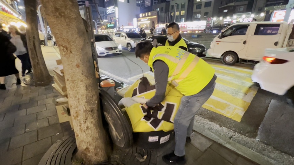 서울 마포구, 불법 현수막·벽보도 돈 된다… 월 최대 300만 원