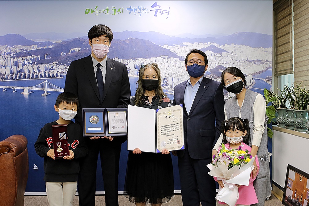 부산 수영구, 6․25참전유공자 화랑무공훈장 전수