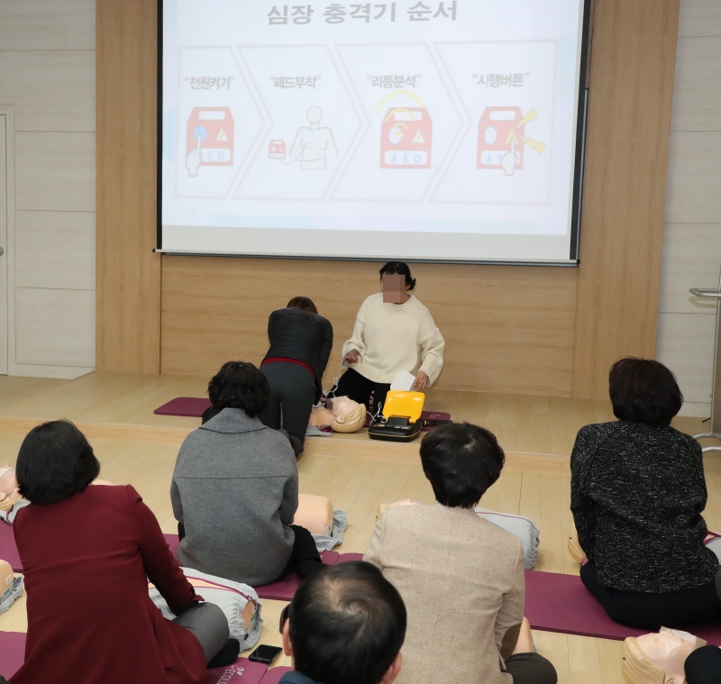 서울 마포구, ‘4분의 기적’ 자동심장충격기 점검 나서