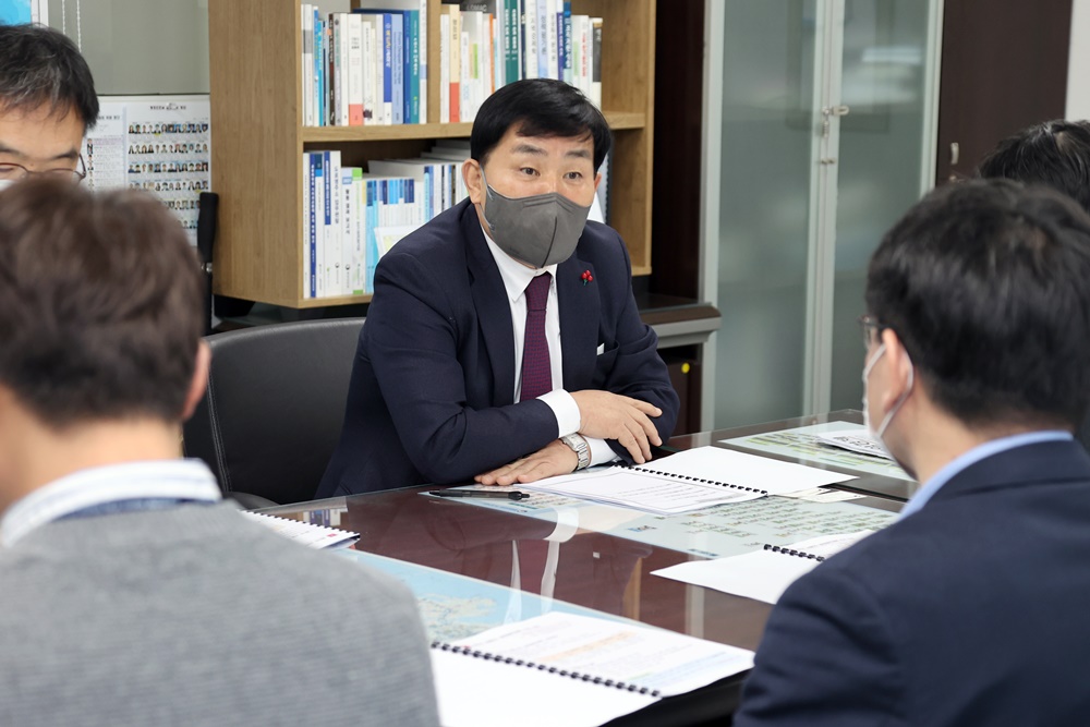 문경복 옹진군수, 지역 현안사항 해결 위해 행정안전부 방문