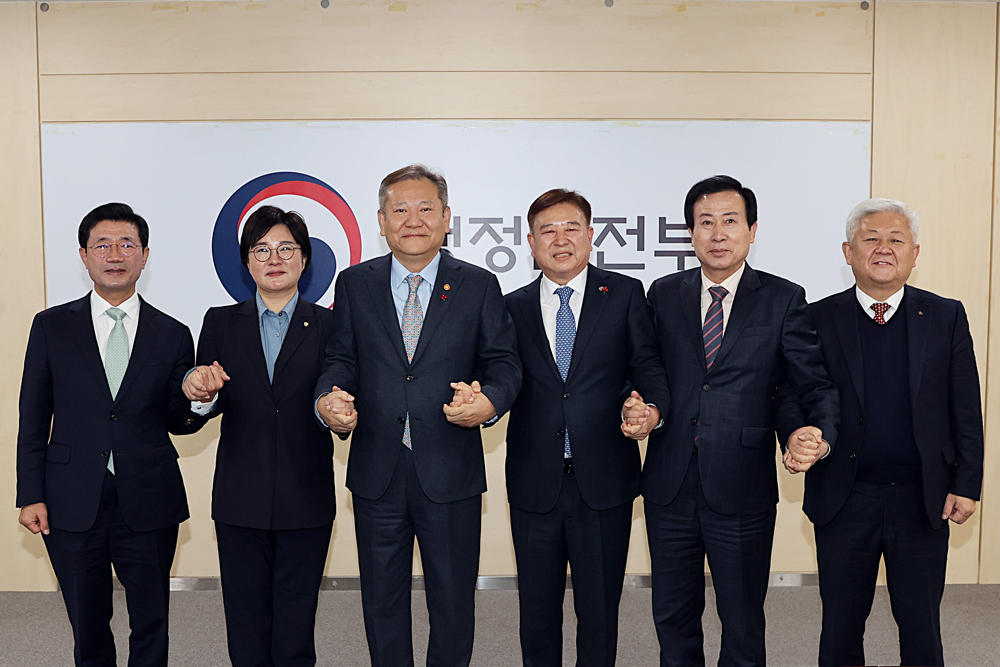 황인홍 무주군수, “호남의 기 살려 달라” 이상민 행정안전부 장관 만나