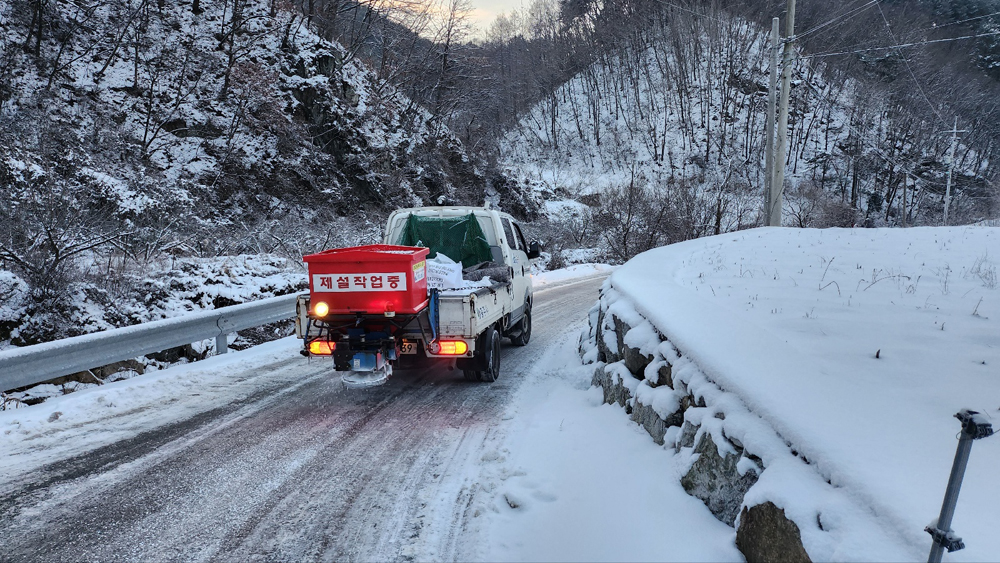 충주시, 선제적 제설 작업으로 시민불편 최소화!