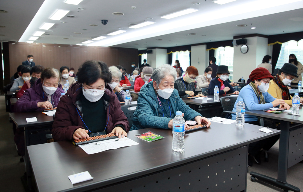 대전 서구, 시니어 주산경시대회로 어르신들의 지역문제 해결사업에 앞장서