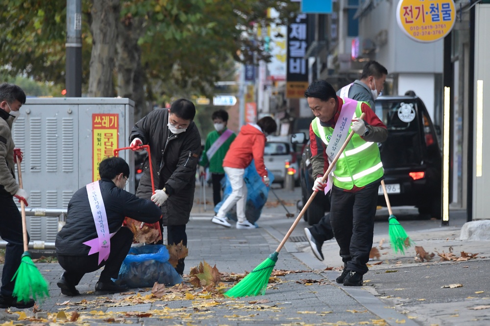 서울 서대문구, 연희동 주민들이 거리 청소 위해 힘 모은다
