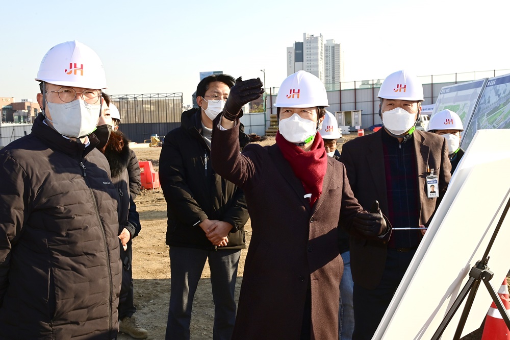 조규일 진주시장, ‘진주대첩광장 조성사업’ 현장 점검