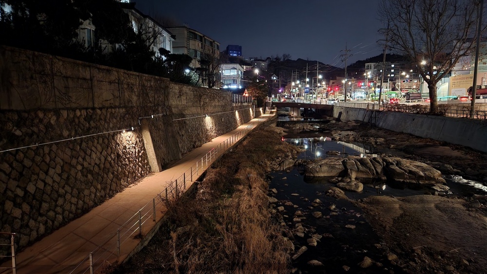 서울 종로구, ‘홍제천변 산책로’ 조성 완료