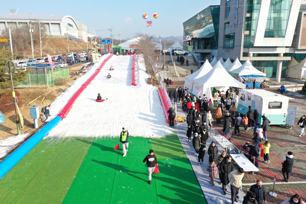 영동군, 군민체육관 앞 ‘어린이 눈썰매장’ 개장