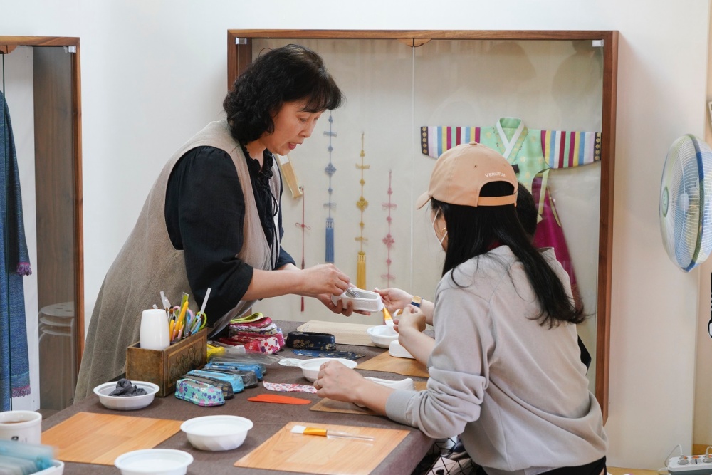 서울 종로구, 북촌전통공예체험관에서 전통공예 매력속으로