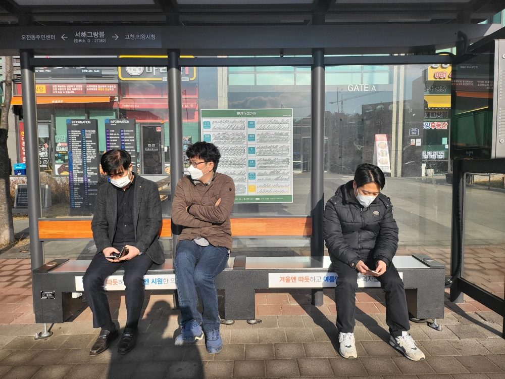 의왕시, 버스승강장 48개소에 온열의자 확대 설치