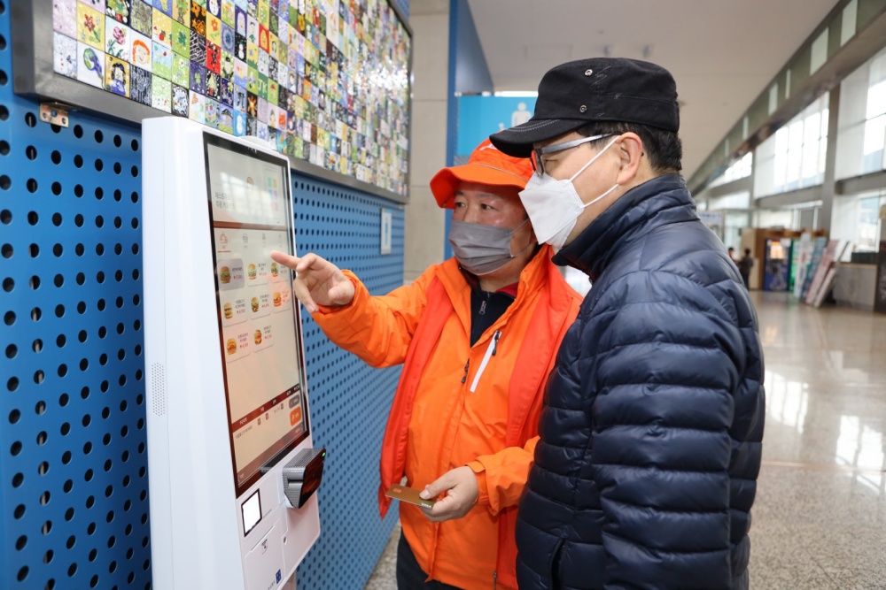 금천구, 키오스크 체험존 및 디지털상담소 운영