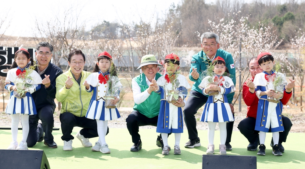 경북도, 식목일 기념 나무심기 행사 개최