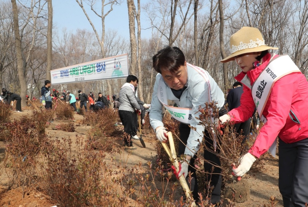 군포시, 식목일 나무심기 행사 개최