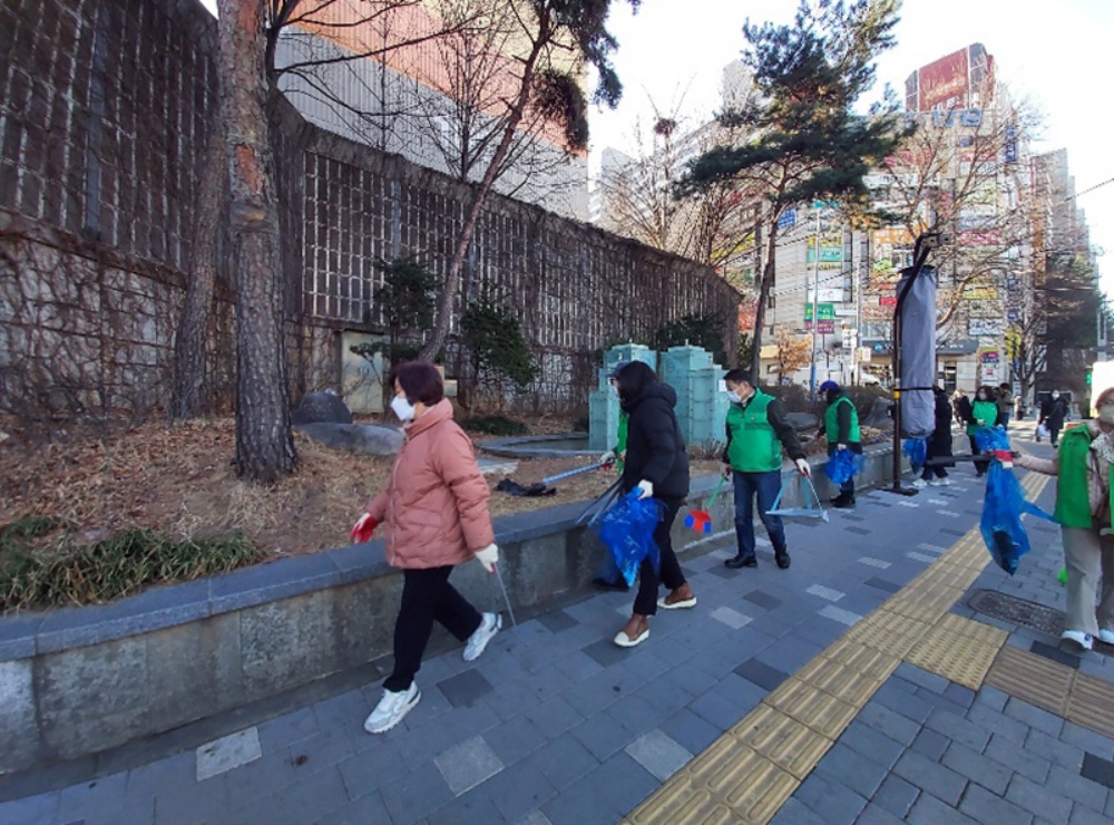 동작구, '주민 합동 대청소' 첫 실시!