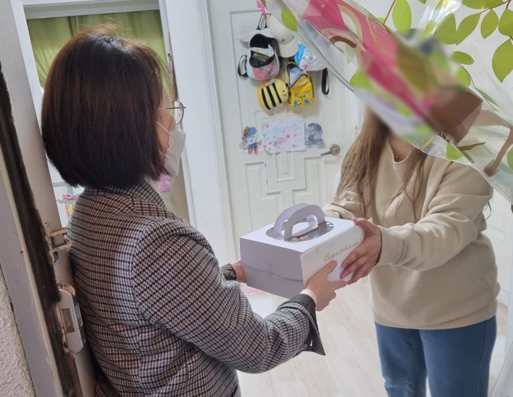 송파구, 취약 아동 대상 '생일축하케이크 행복 드림' 사업 운영