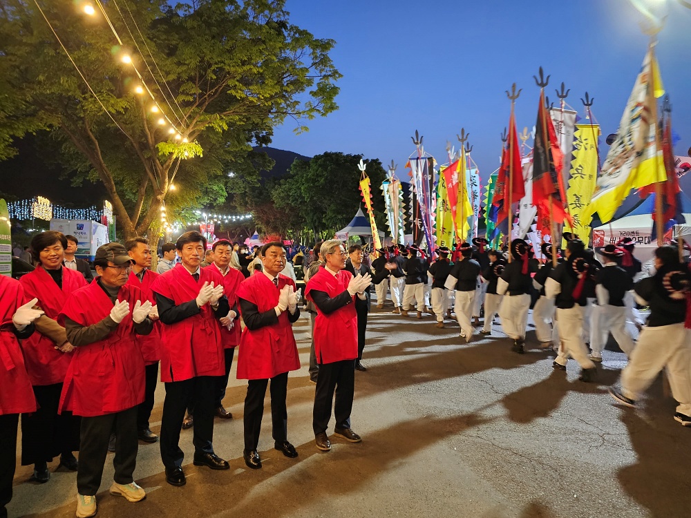 의령홍의장군축제, '화합의 약속'으로 피날레