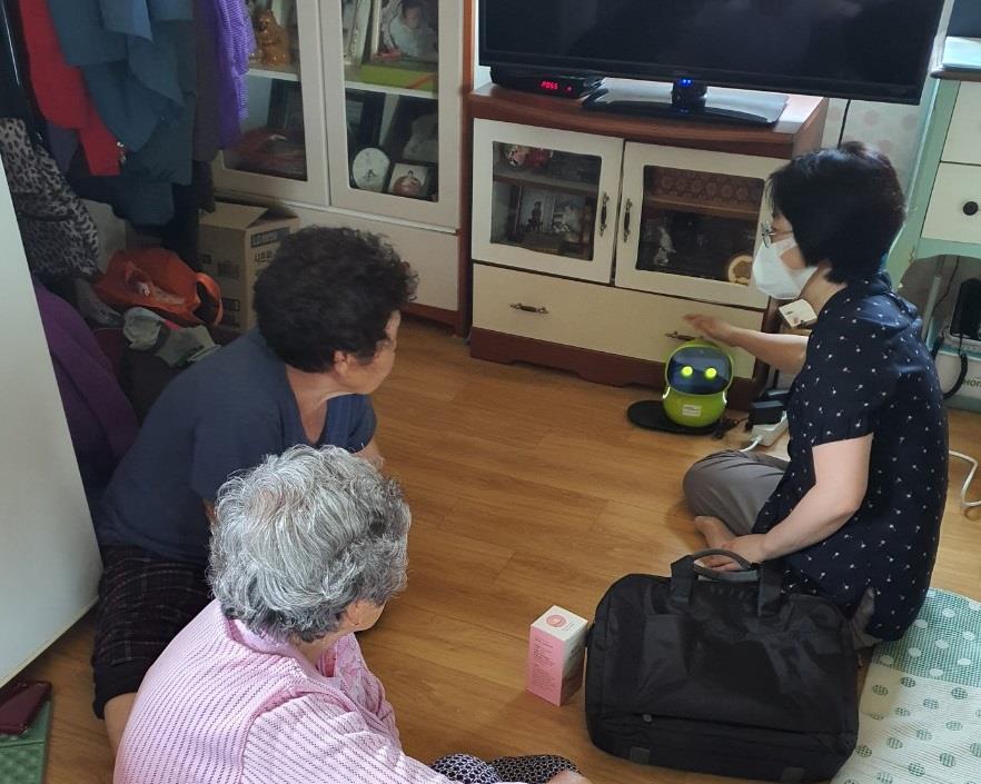 철원군, AI스피커 활용 어르신 돌봄서비스 확대 시행