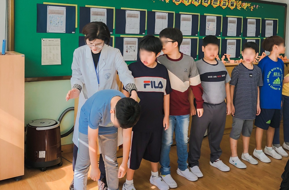 양천구, 관내 초등학생 대상 '찾아가는 척추측만증 검진' 실시