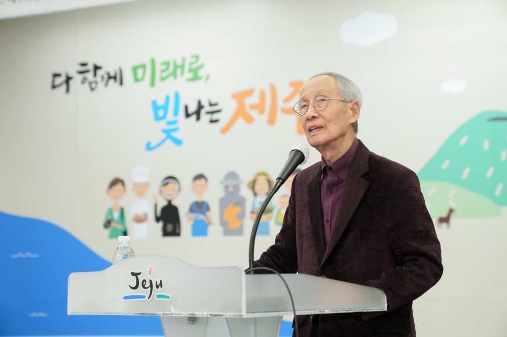 윤여준 전 환경부장관, 제주도 아침강연서 "치유의 섬은 어떨까"