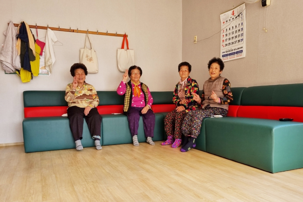 청송군, 경로당 맞춤형 소파・입식테이블 세트 설치