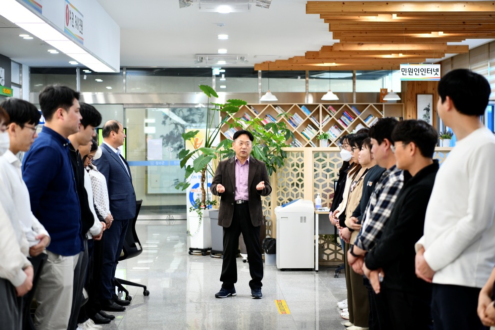 장수군, 서비스 질 향상 위해 민원실 전 직원 친절교육 시행