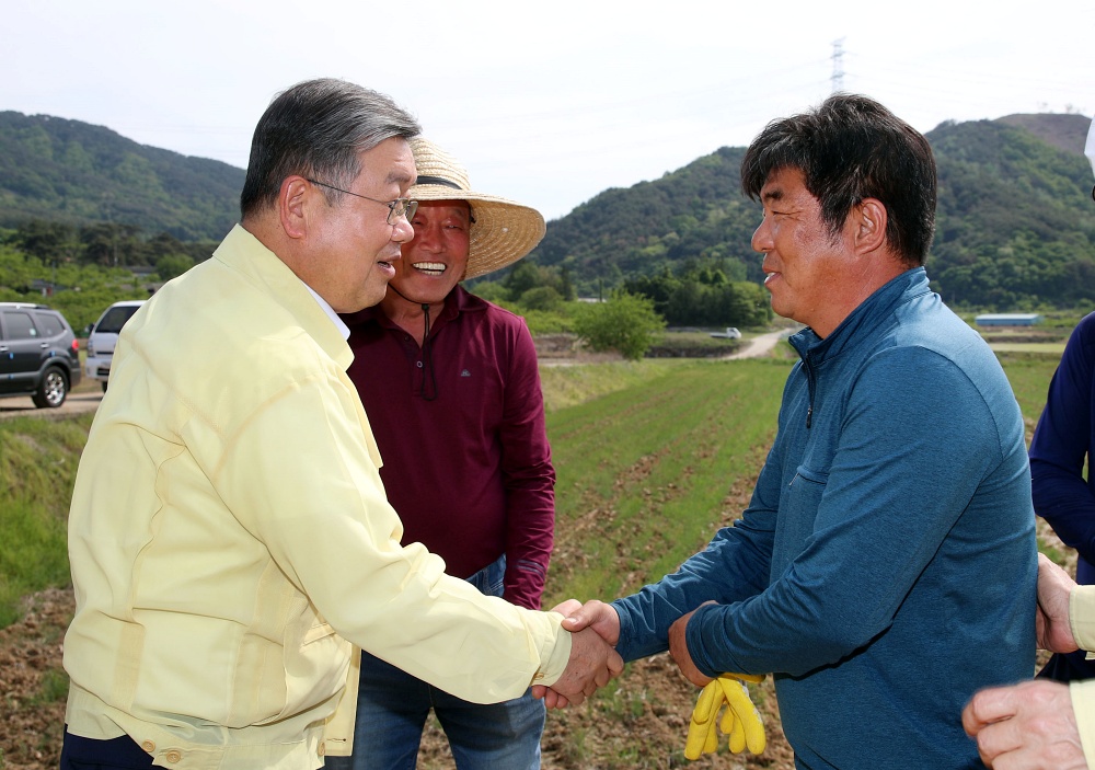 밀양시, 첫 모내기 시작!
