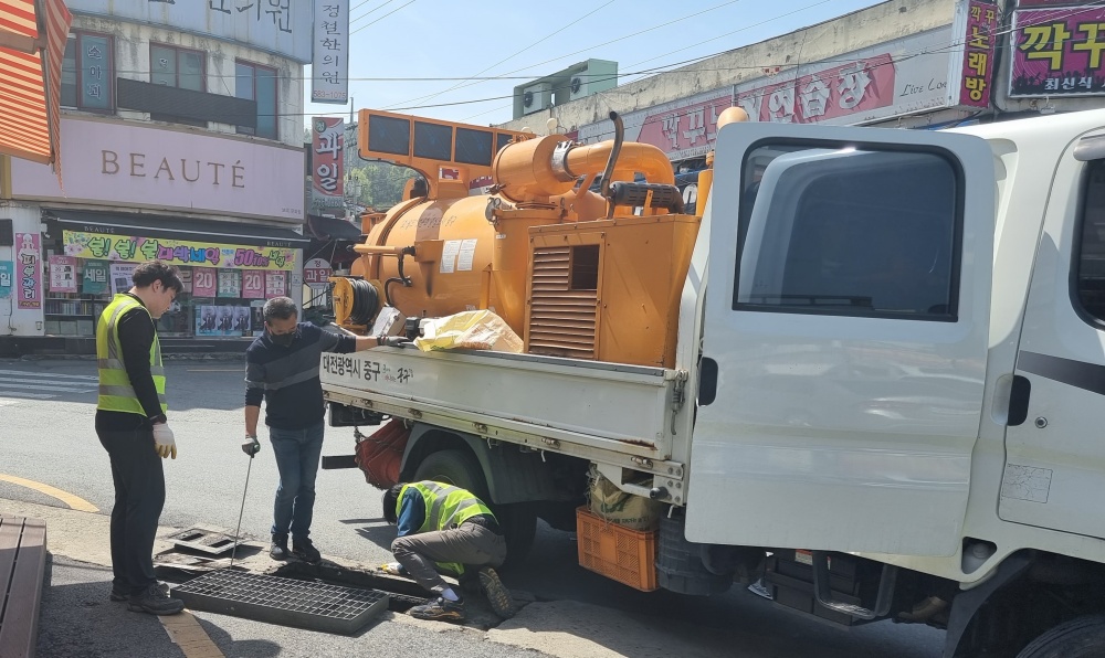 대전 중구, 집중호우 대비 '하수 시설물 정비작업' 실시