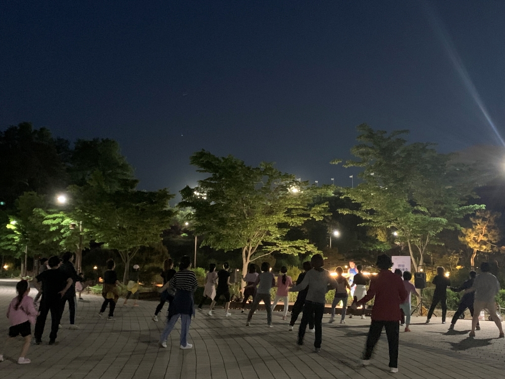 활동적인 도시 조성 위한 '별밤 건강체조' 프로그램 큰 인기