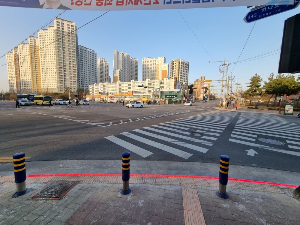 익산시, LED바닥신호등 설치... 안전 도시 조성 힘쓴다!