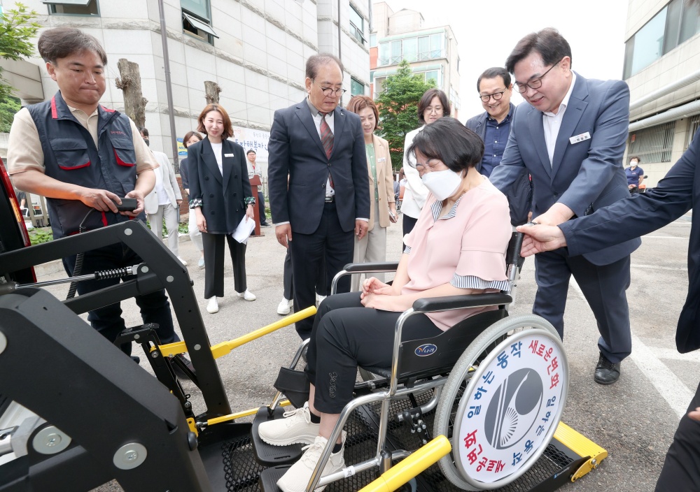 중증장애인 이동편의 증진을 위한 '동작행복카' 운영