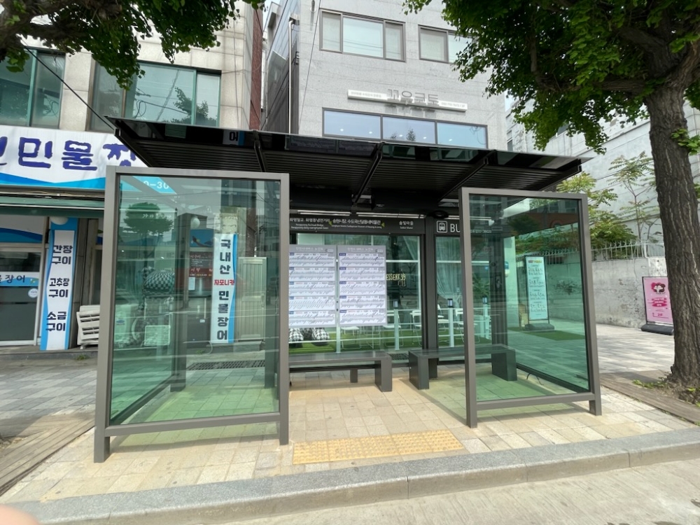 대중교통 이용객의 편익 증진 위해 '버스승강장 교체 작업' 실시