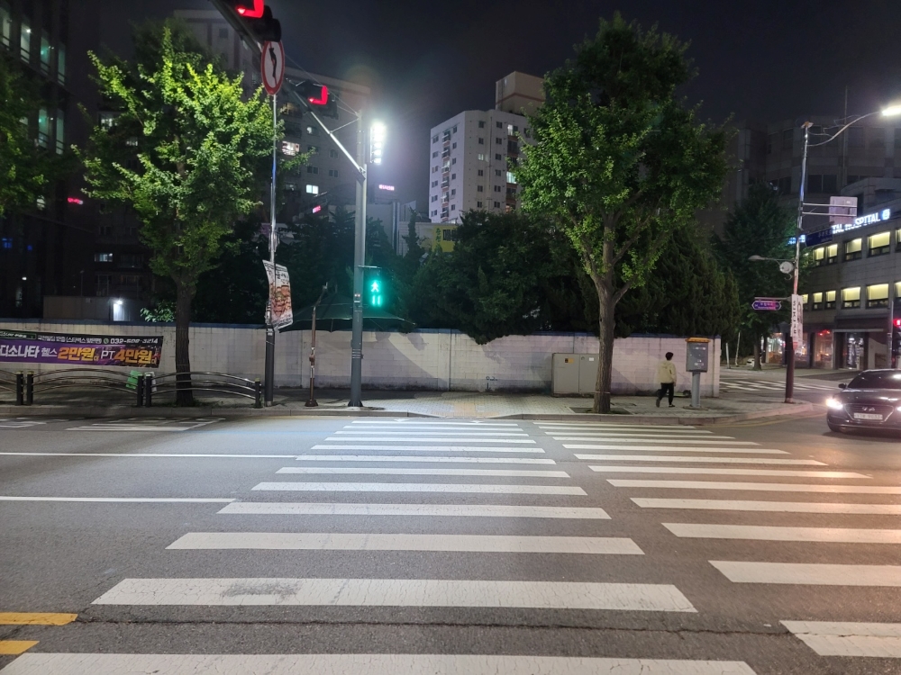 야간보행자 교통사고 예방 위한 '횡단보도 투광기' 설치