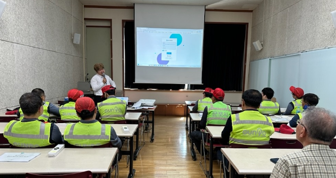 군포시, 스마트워치 활용 환경미화원 안전관리 솔루션 도입