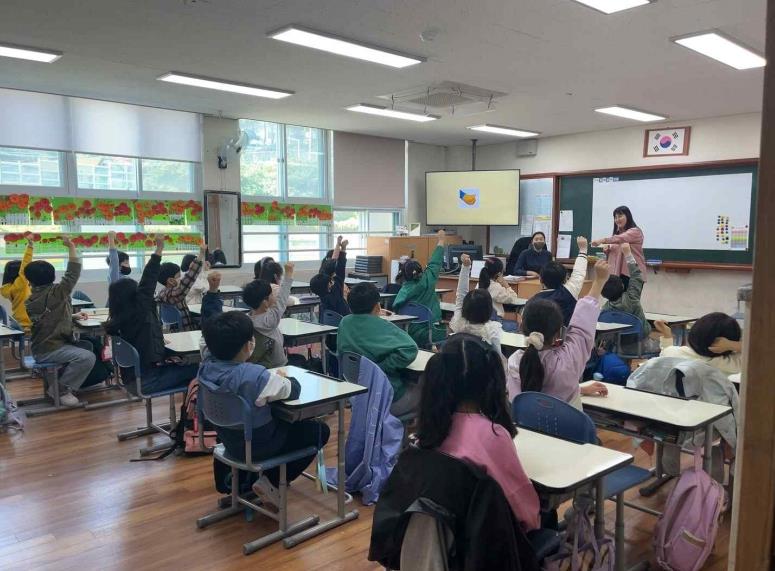 연제구, 장애인식개선사업 추진한다... ‘손으로 말해요 수어 교실’ 운영