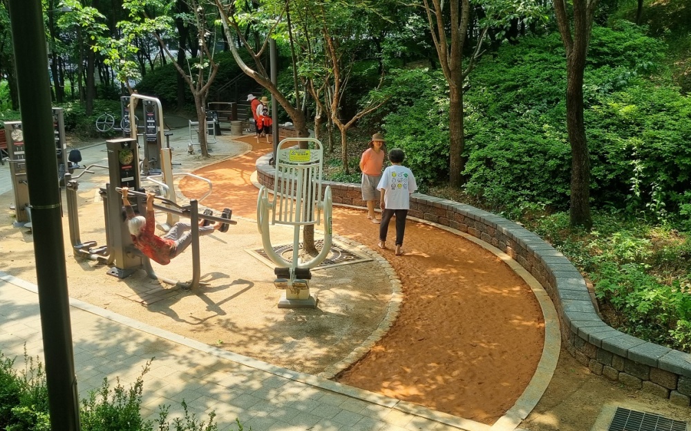 서울 성동구, 총 70m 규모 황톳길 조성
