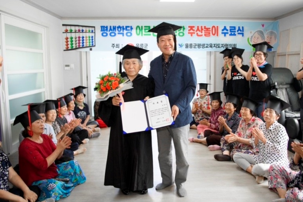 울릉군, '평생학당 어르신 뇌건강 주산놀이' 교육 성료