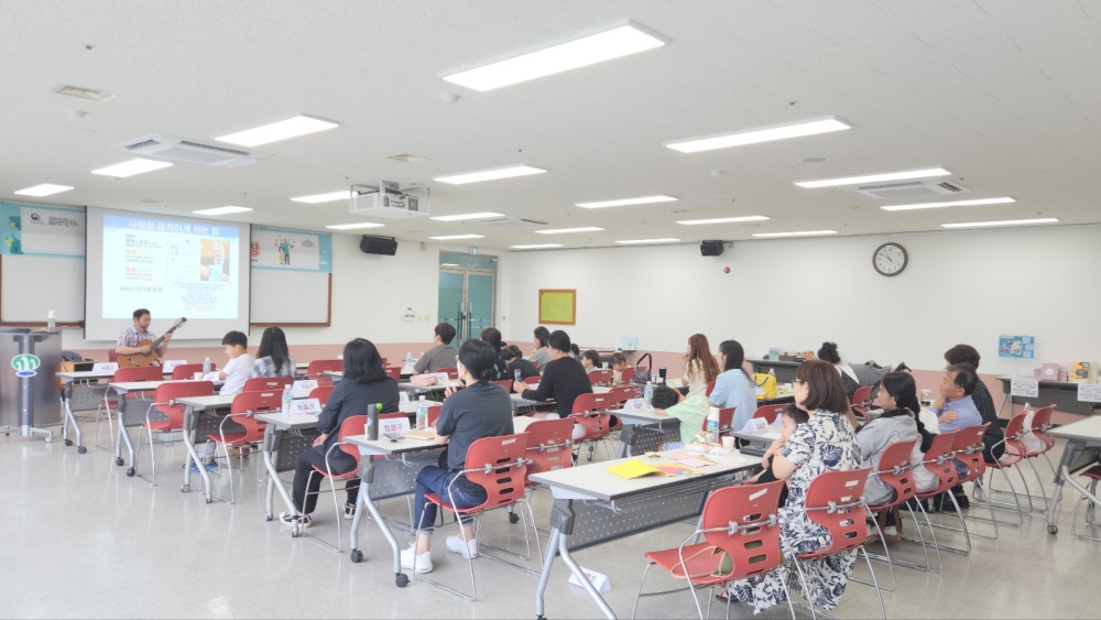 군위군, ‘왕이 된 자녀 싸가지 코칭’ 교육 진행