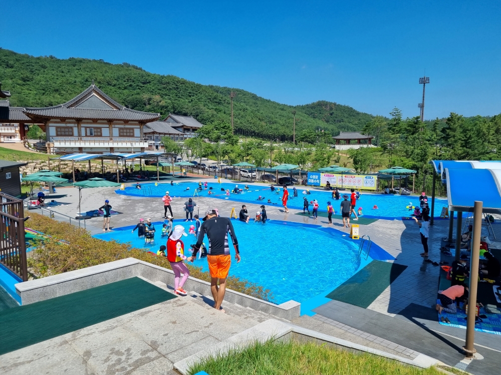 경주 화랑마을, 오는 10일 '야외 수영장' 개장
