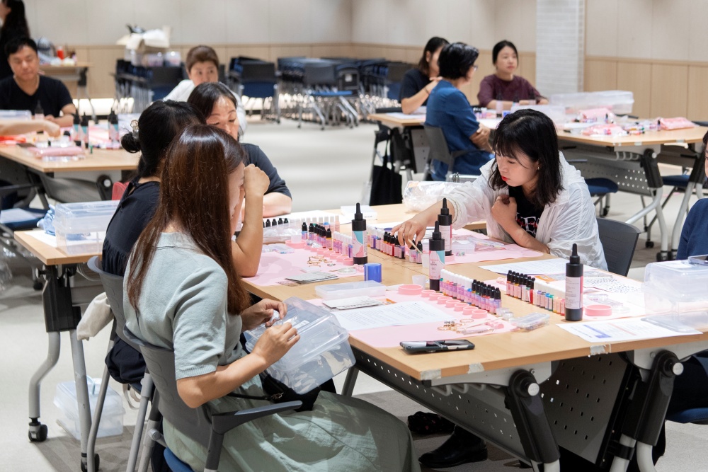 울릉군, ‘동해의 반짝임을 품은 레진아트’ 프로그램 개강